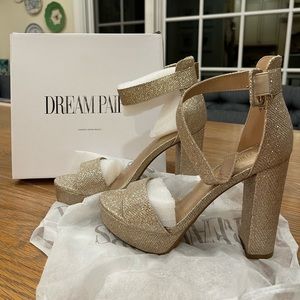 Dressy Gold Glitter Platform Heels by Dream Pairs Shoes, Size 7 NEW IN BOX